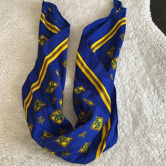VTG Oscar de la Renta Boy Scouts wolf scarf. - Picture 3 of 5